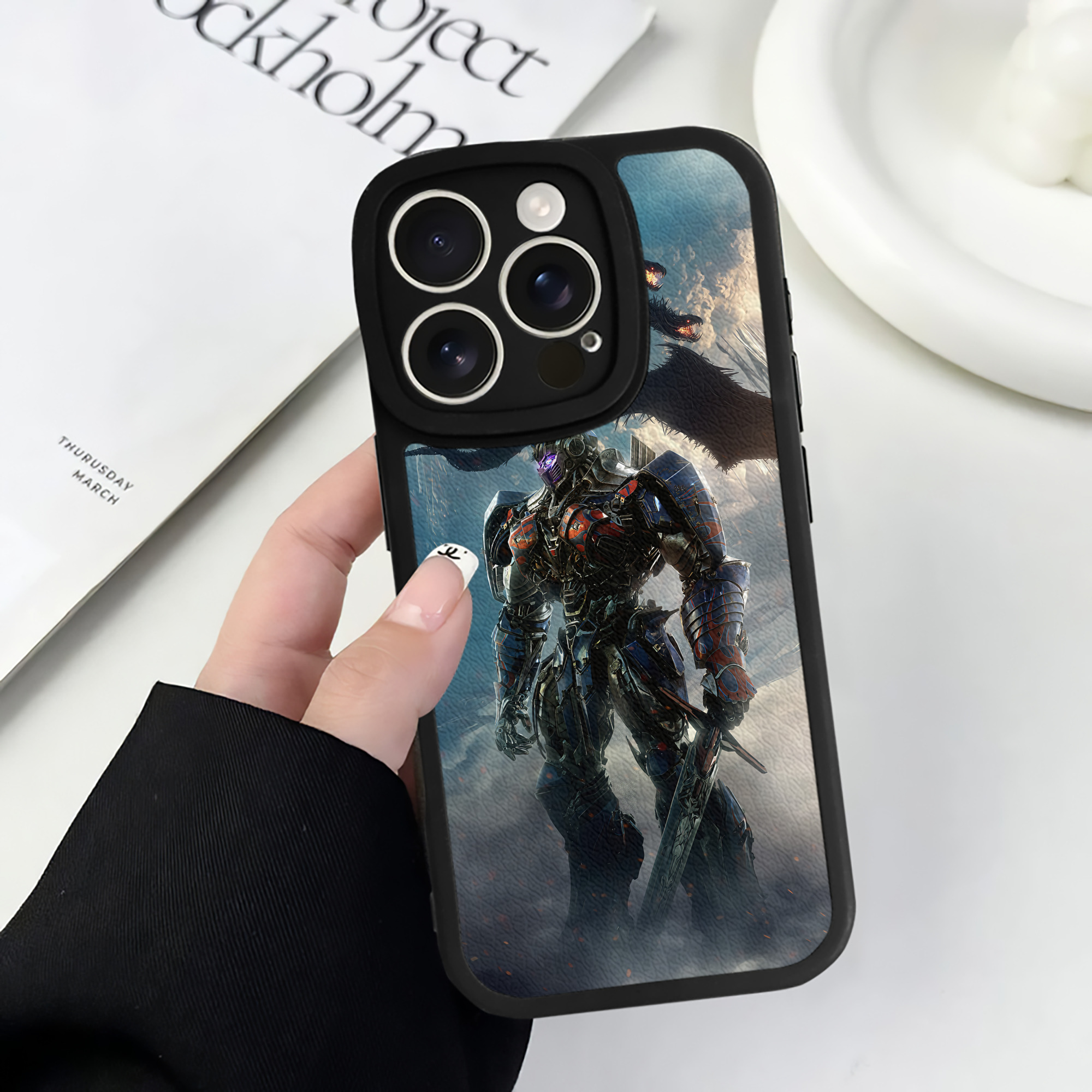（画像用） Transformers トランスフォーマー 【iPhone 16シリーズ対応】シリコンスマホケース（レザー調） 材質：シリコン
